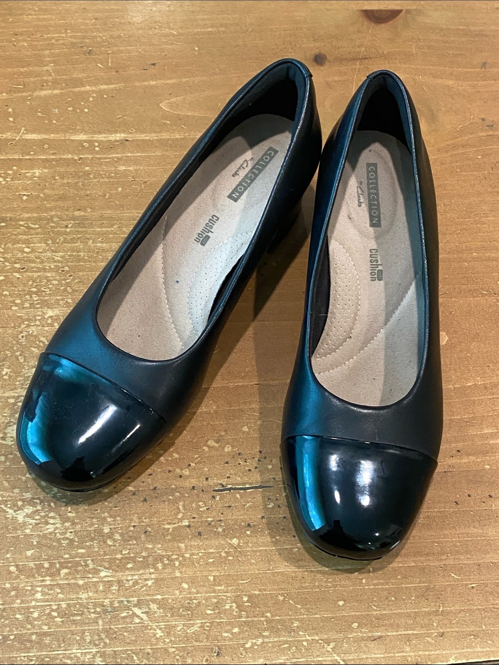 Clarks Black Patent Cap-Toe Comfort Flats Heels Sz 8